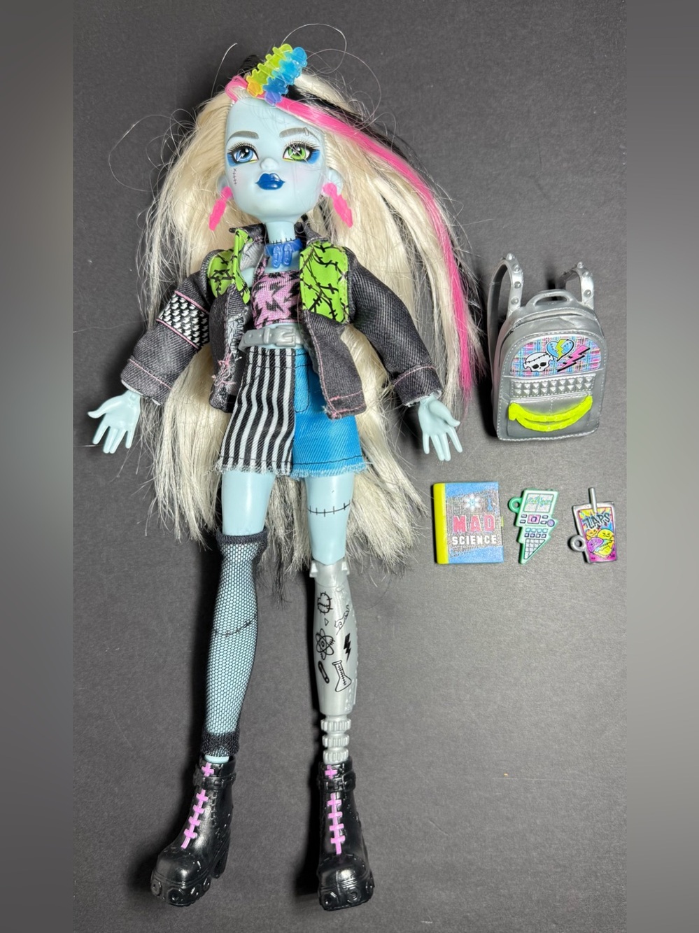 Monster High G3 Frankie Stein Core Refresh Fashion Doll + Accessories